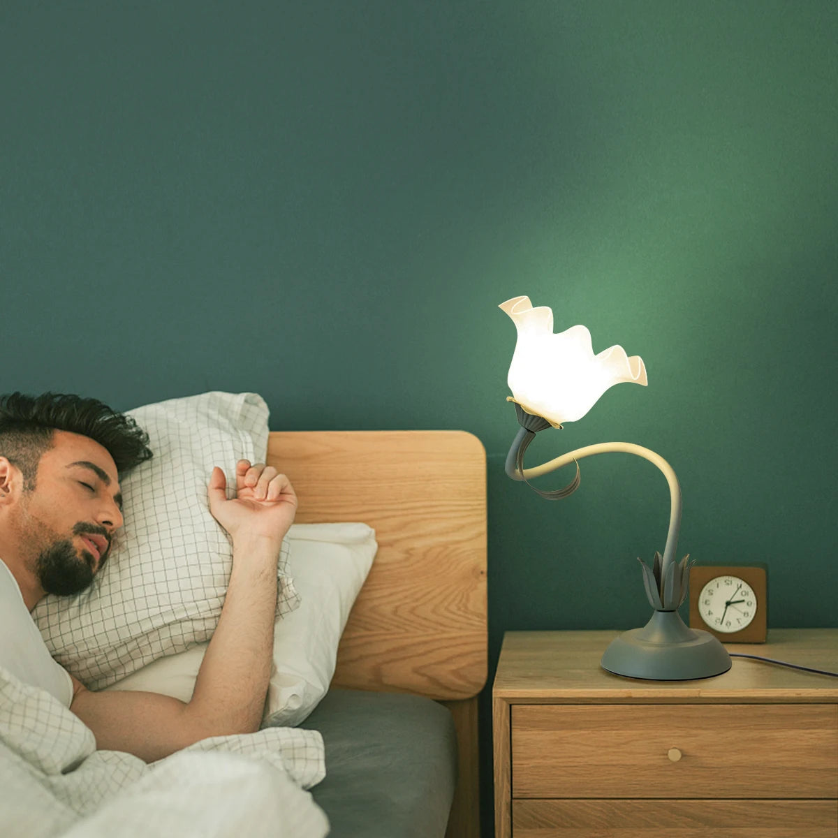 Delicate Flower Table Lamp
