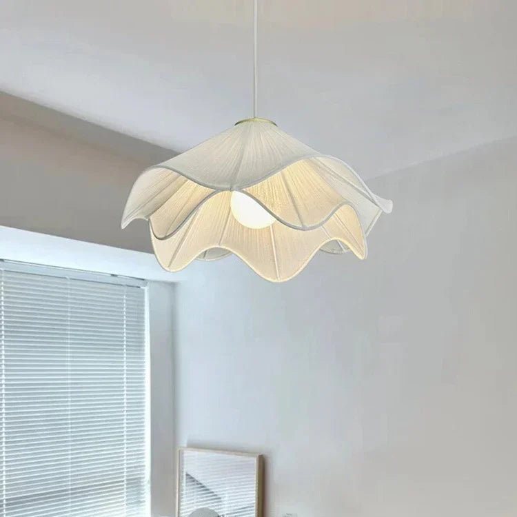 Petala Wave Pendant Light